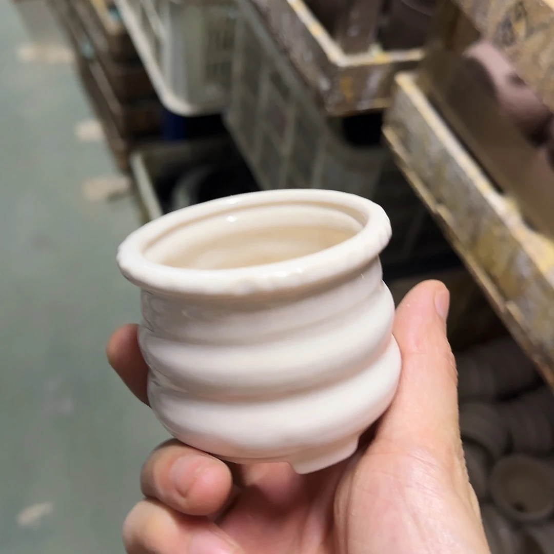 福利局库存尾单·有孔花盆当天满9元发3070