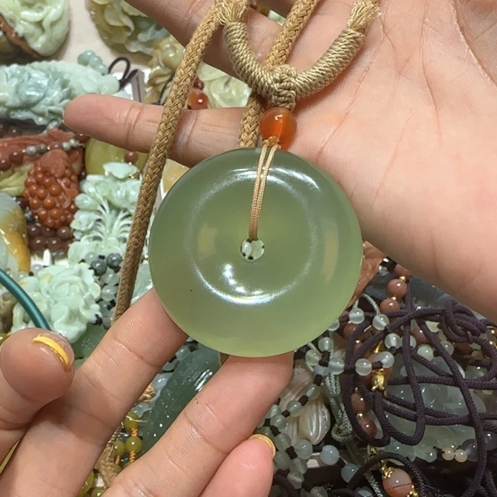 蛇纹石玉未镶嵌吊坠