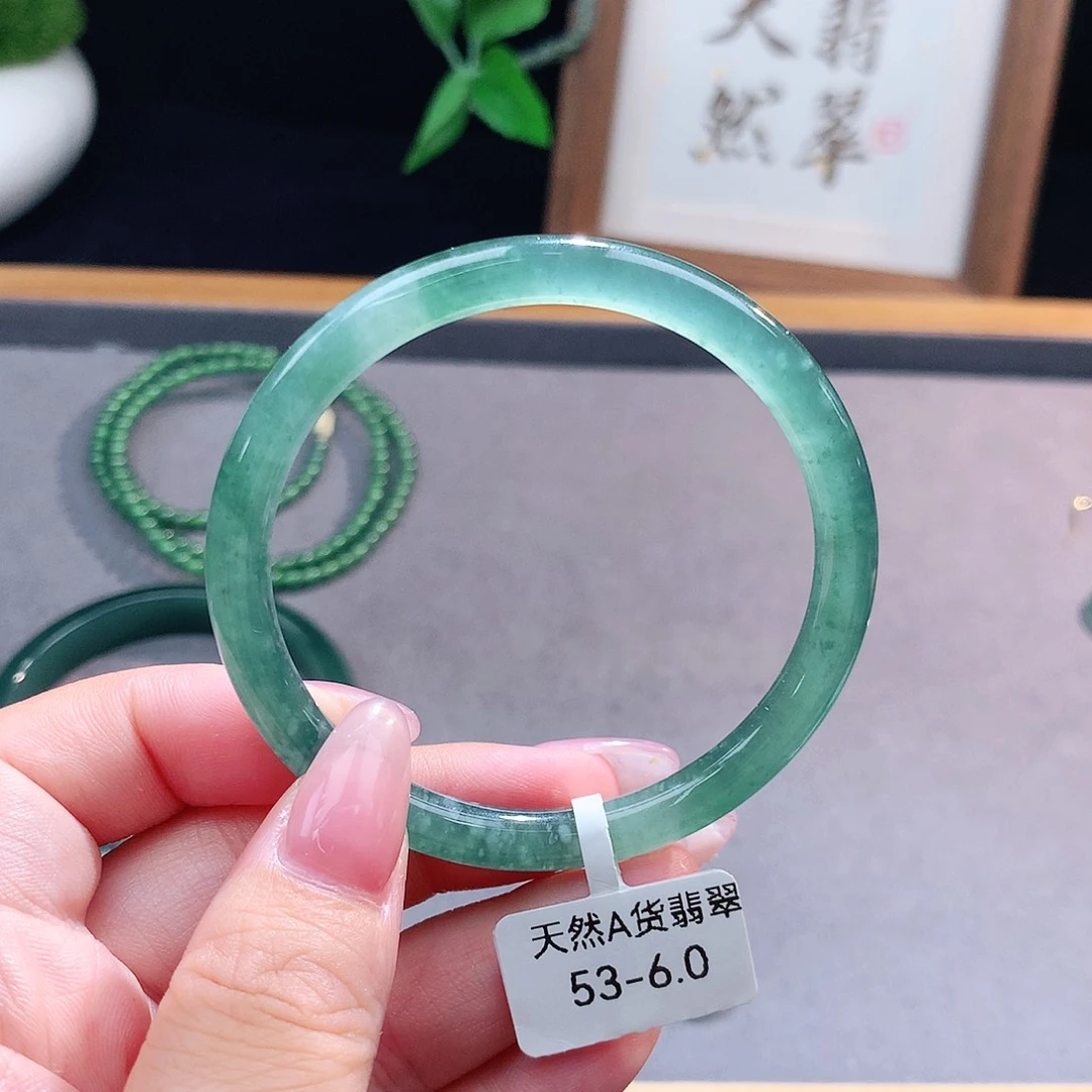 翡翠手镯（圆镯）未镶嵌
