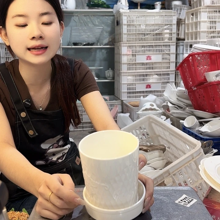 盘微瑕产品………筷子筒一个