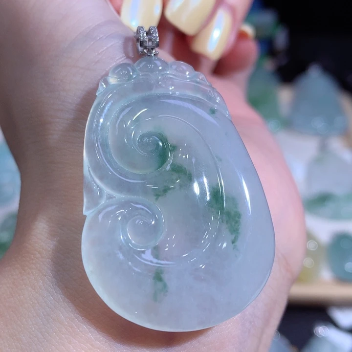 翡翠18K金镶嵌颈饰翡翠