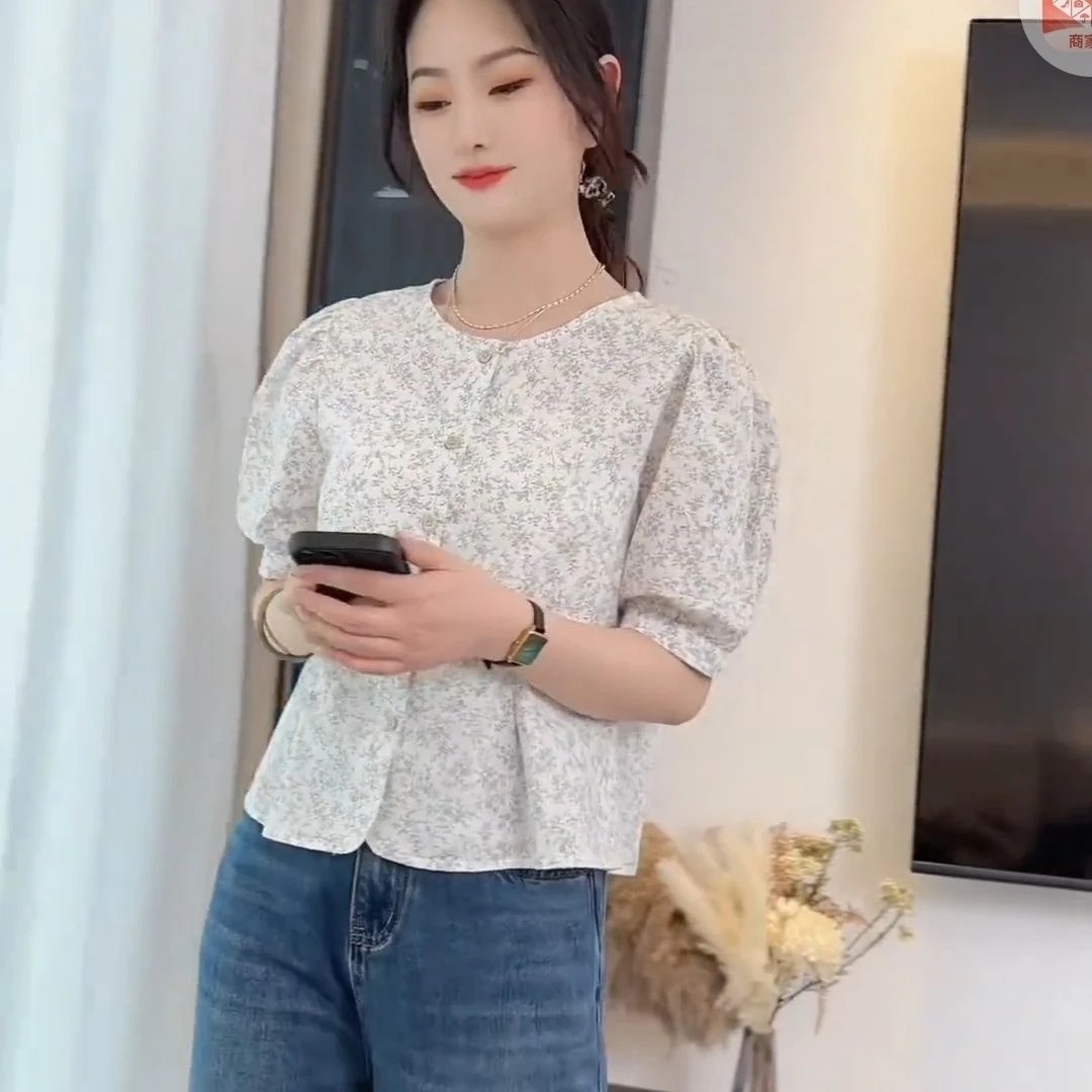 高级感碎花短袖圆领衬衫女2025洋气新款设计感小众泡泡袖衬衣上衣