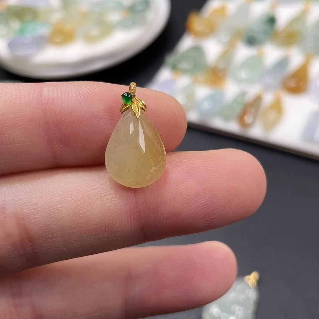 翡翠18K金镶嵌吊坠(不含链)水滴