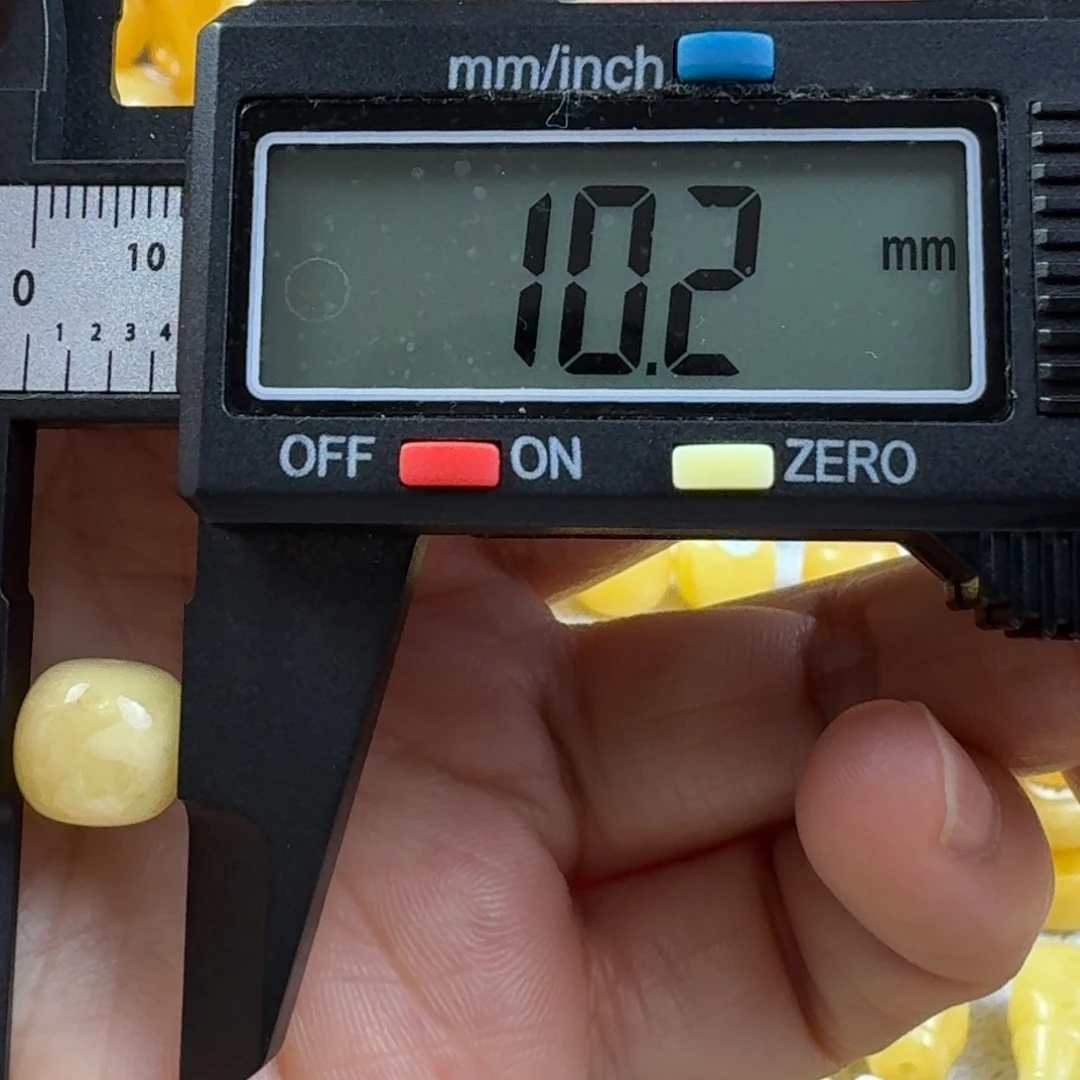 蜜蜡未镶嵌裸石18杂