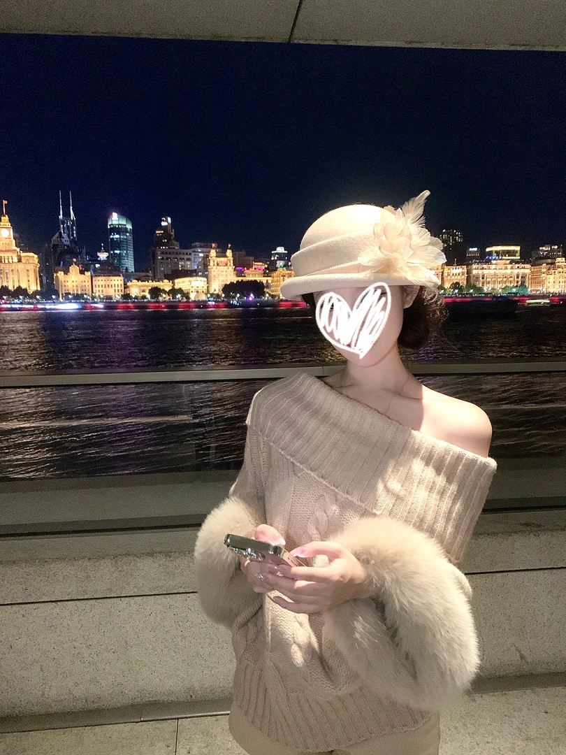 袖口毛毛拼接针织衫女秋冬2025新款高级感气质上衣一字肩套头毛衣