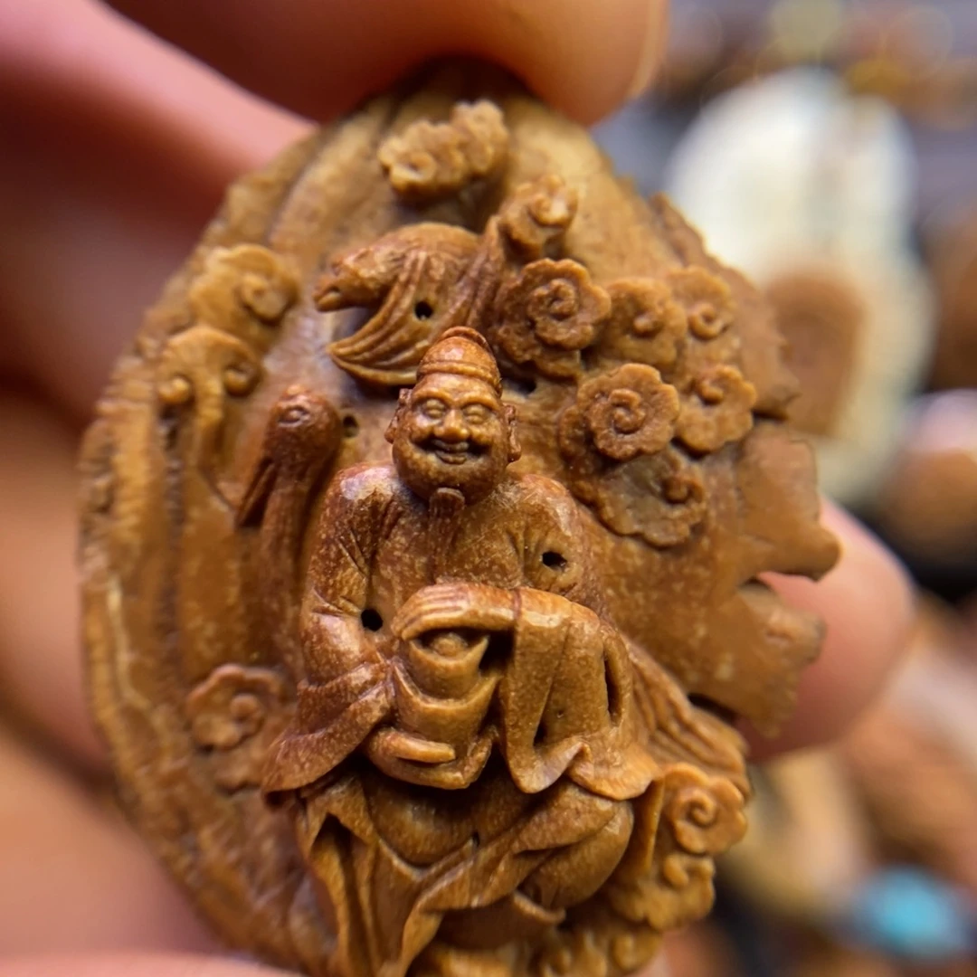 财神爷潍坊核雕桃核雕刻