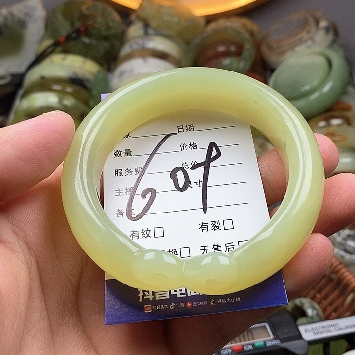 蛇纹石玉未镶嵌手镯?*