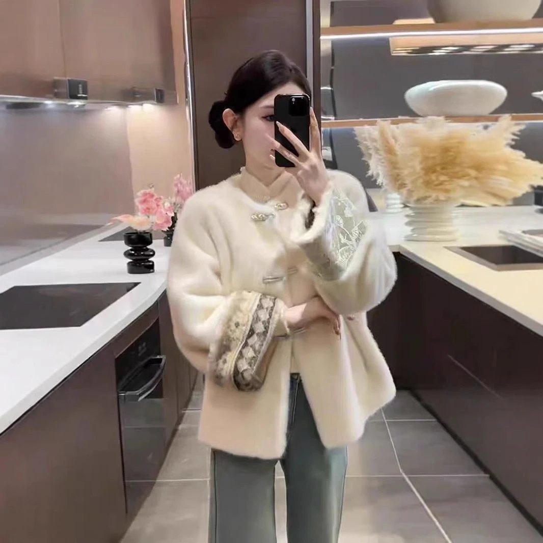 哥弟阿玛施正品【断码】独特超好看新中式国风白色拼接加厚毛毛外