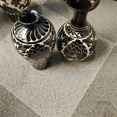 h***a瓷片瓷器，各种摆件，瓷片，均有瑕疵。