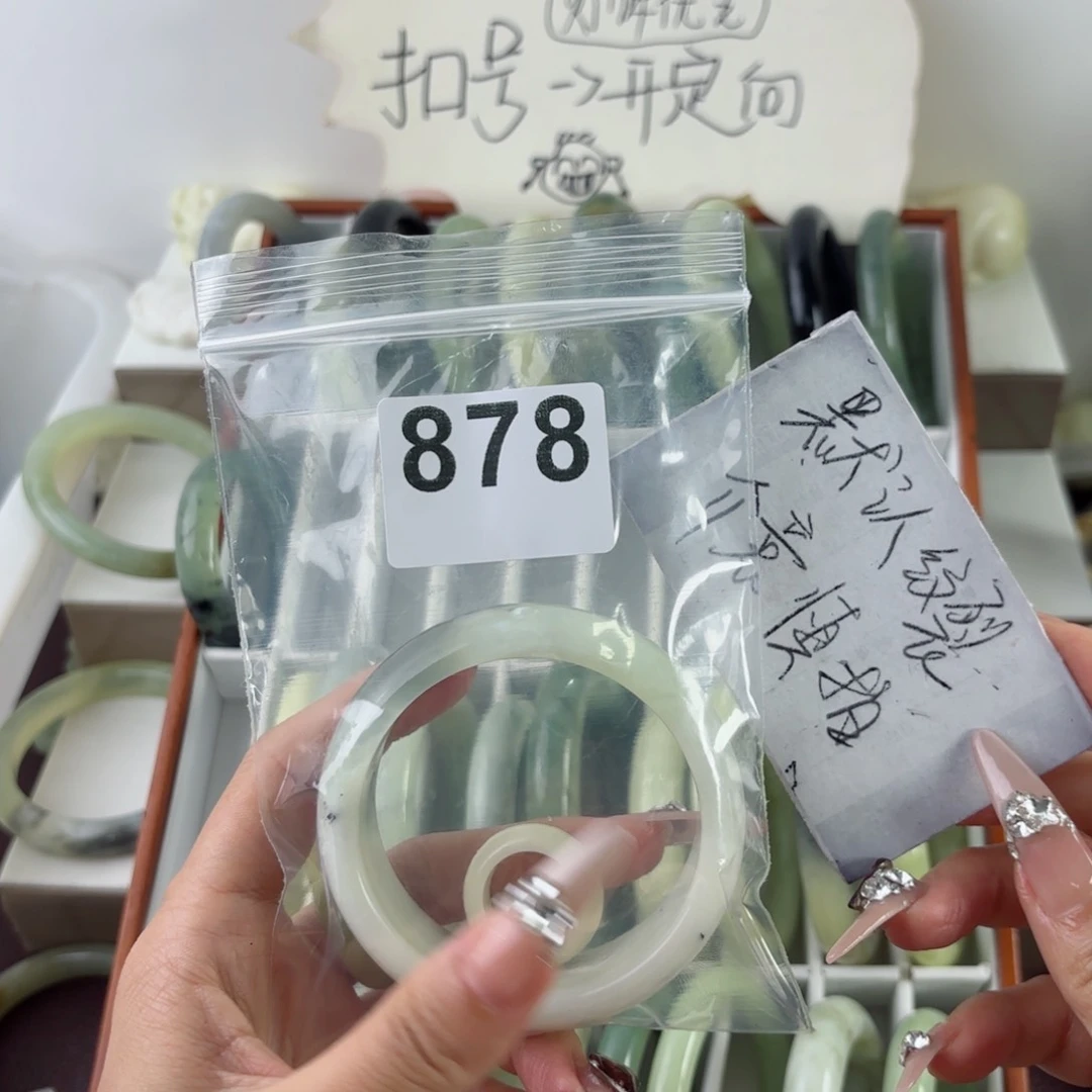 蛇纹石玉未镶嵌手镯疯**人
