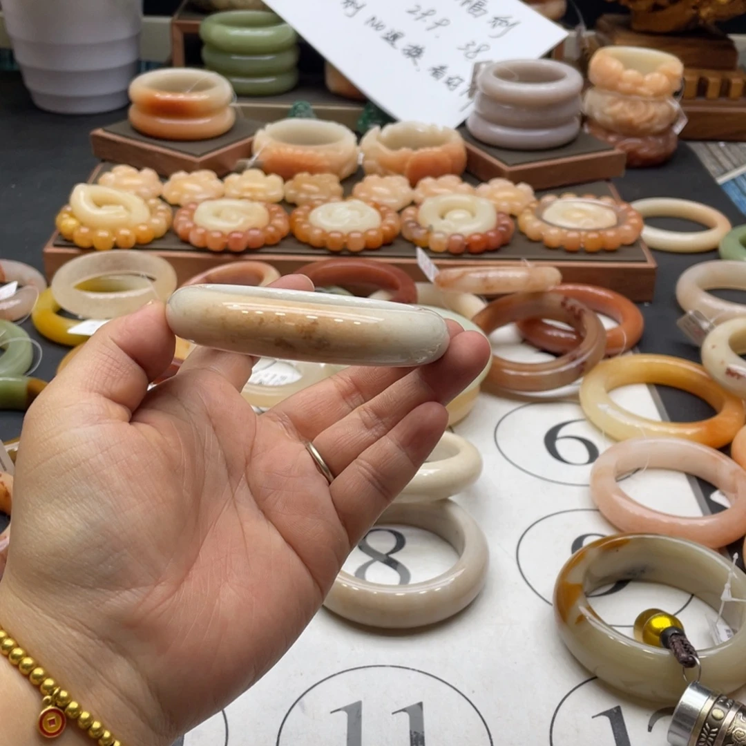 丝***缘石英岩玉未镶嵌手镯