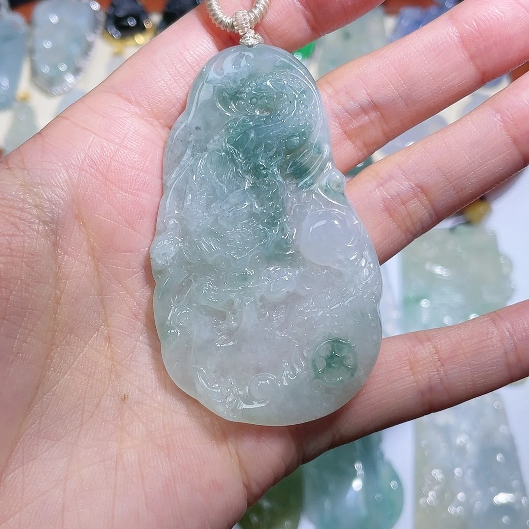 翡翠颈饰未镶嵌龙牌