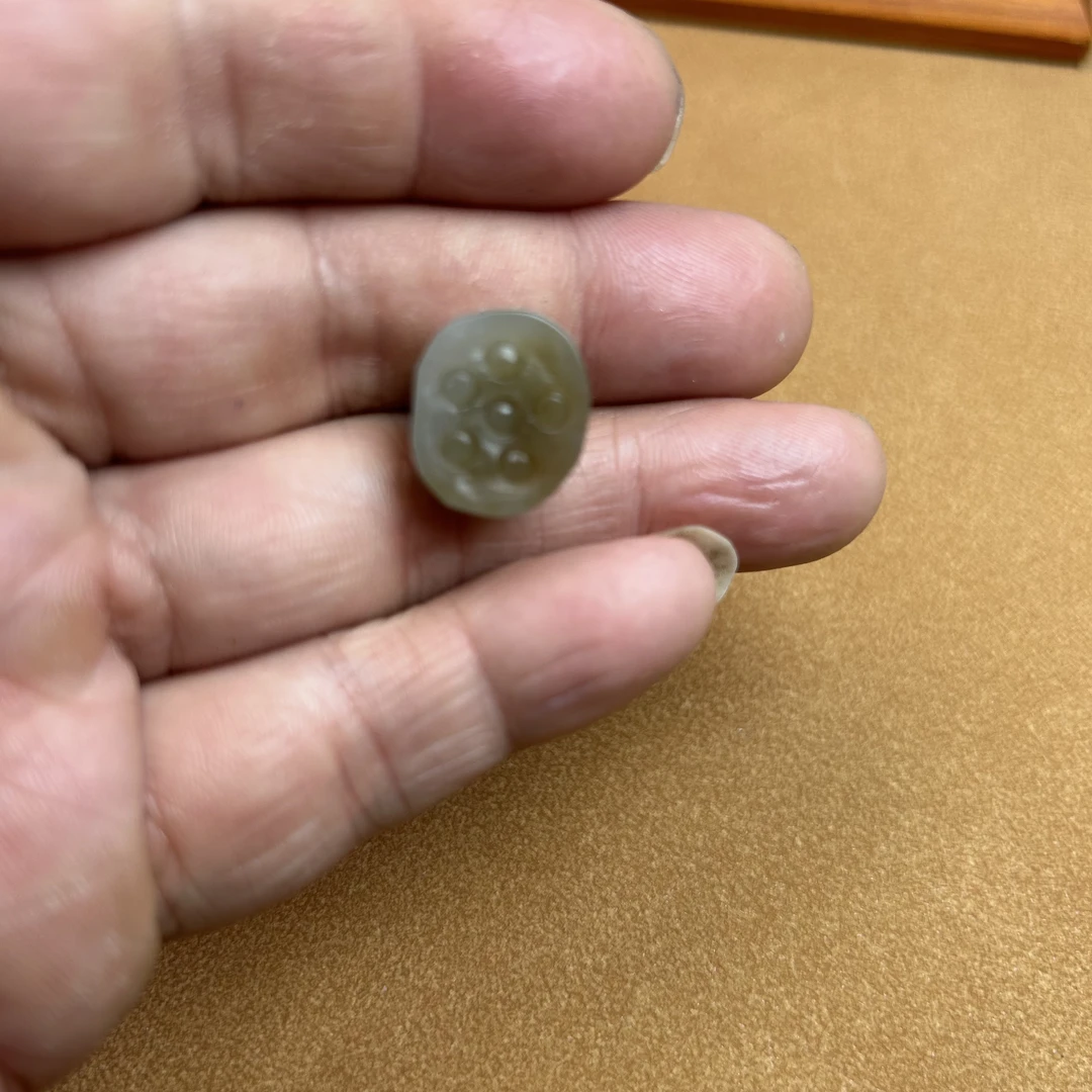 天然和田玉莲蓬小挂件可爱复古吊坠