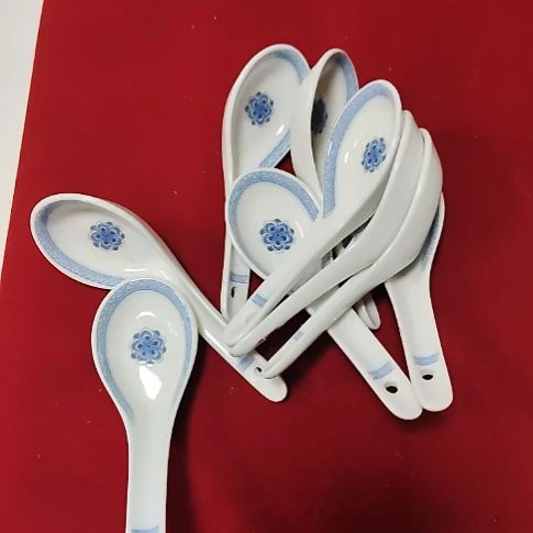 瓷片瓷片，摆件，都有微瑕疵，