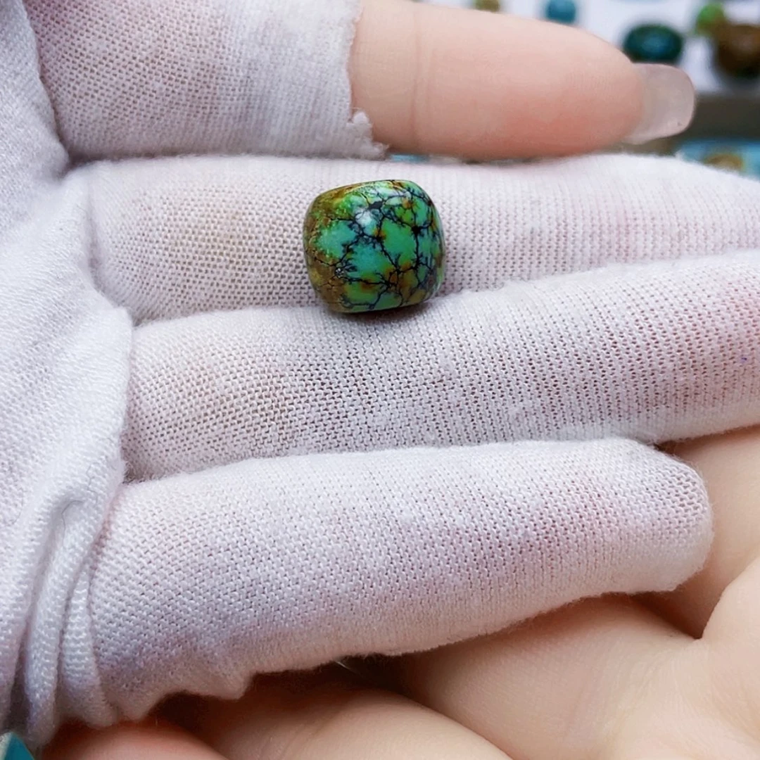 绿松石未镶嵌饰品