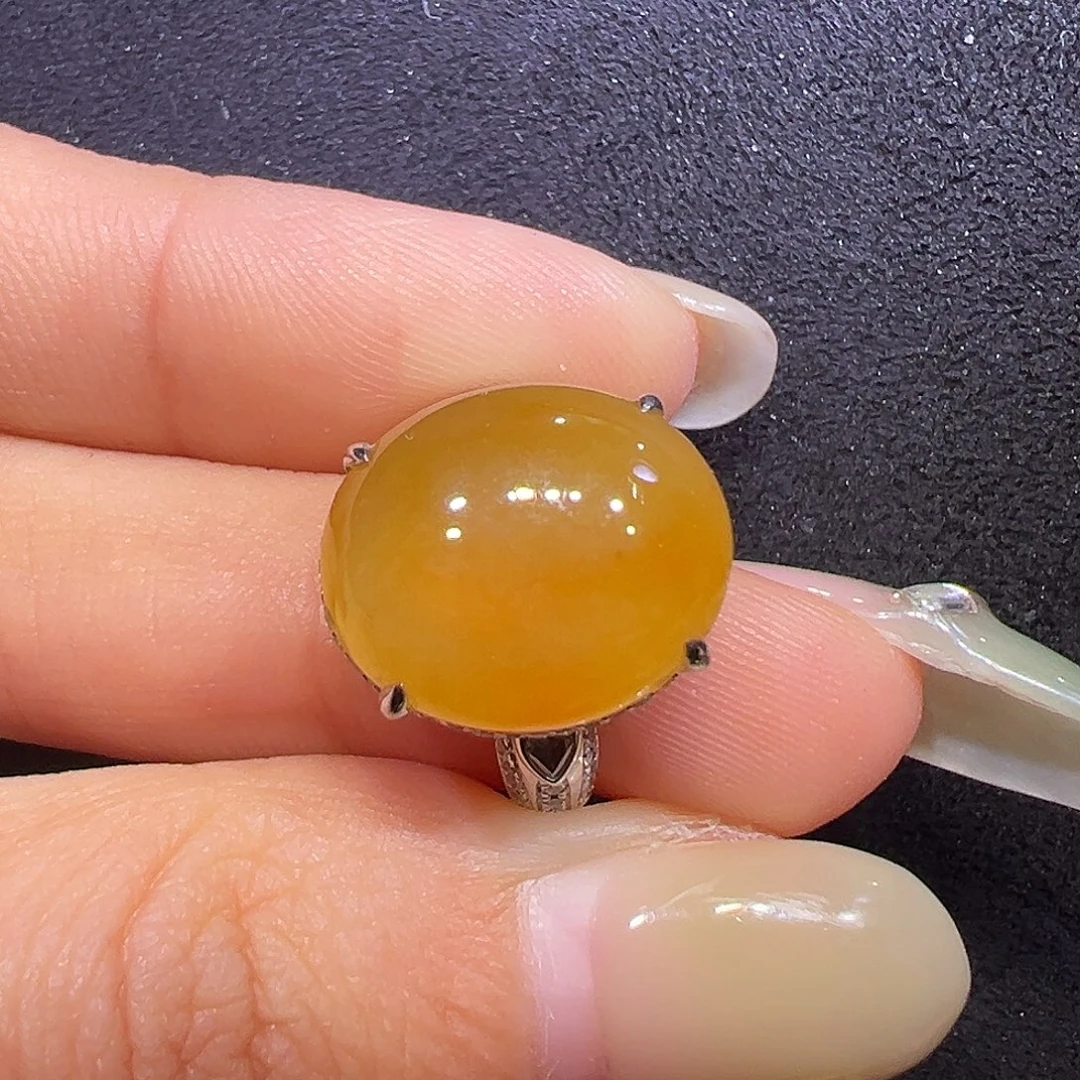 翡翠18K金镶嵌戒指蛋面