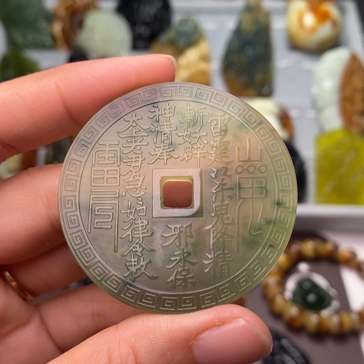 爱***地蛇纹石玉未镶嵌颈饰