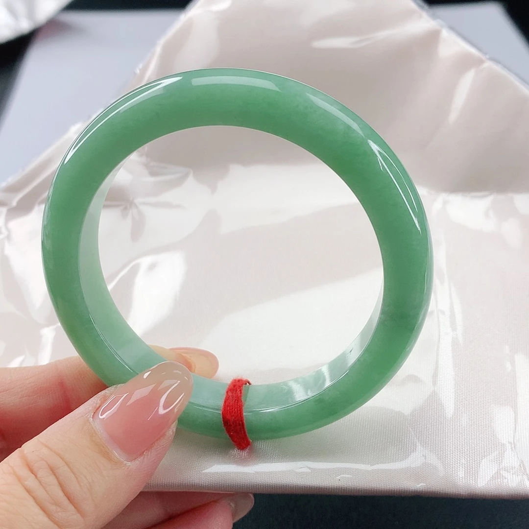 翡翠手镯未镶嵌翡翠195