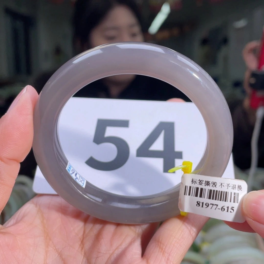 和田玉手镯未镶嵌向*走