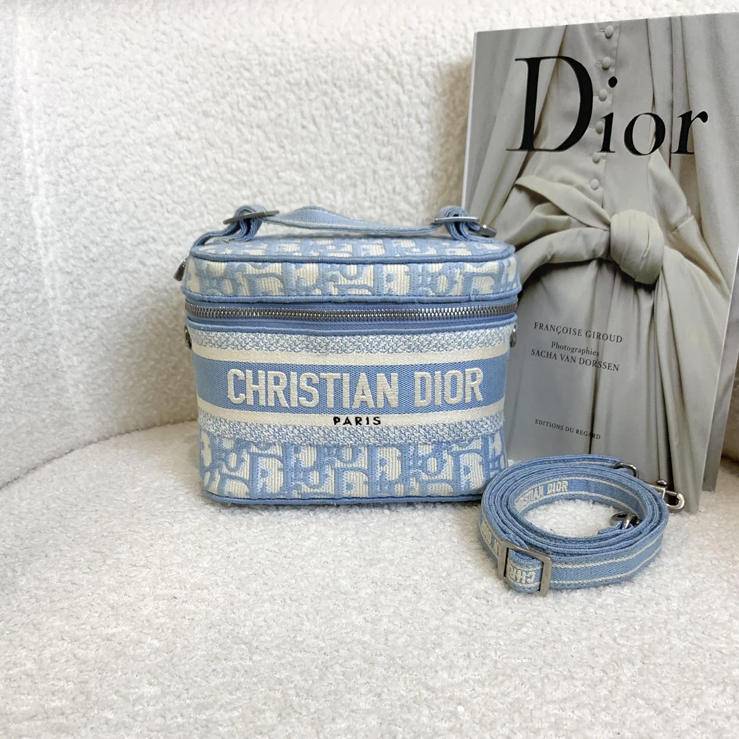 95新 DIOR/迪奥 壹臻/浅蓝色刺绣化妆包 34740099
