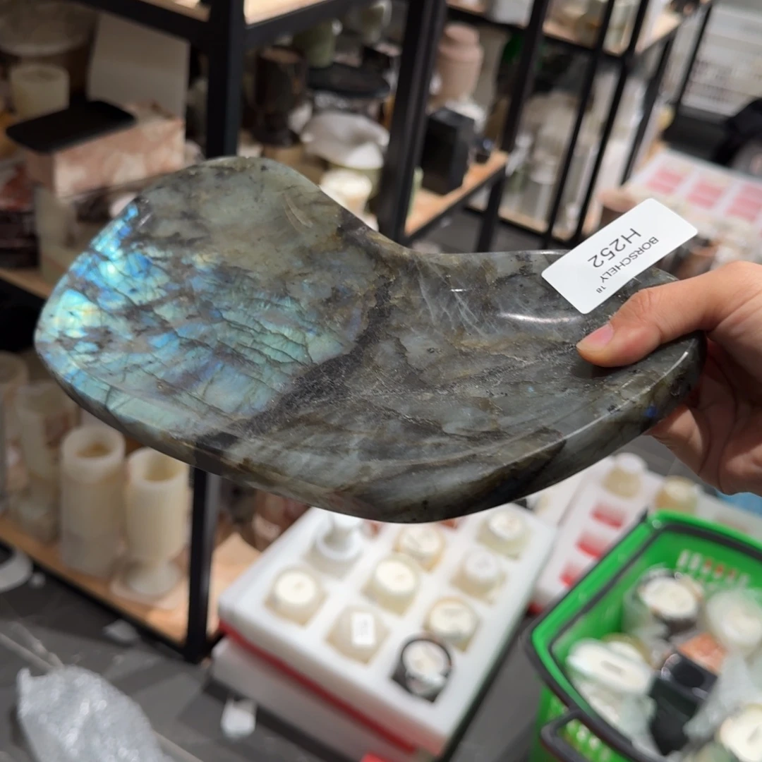 H252。     福利。