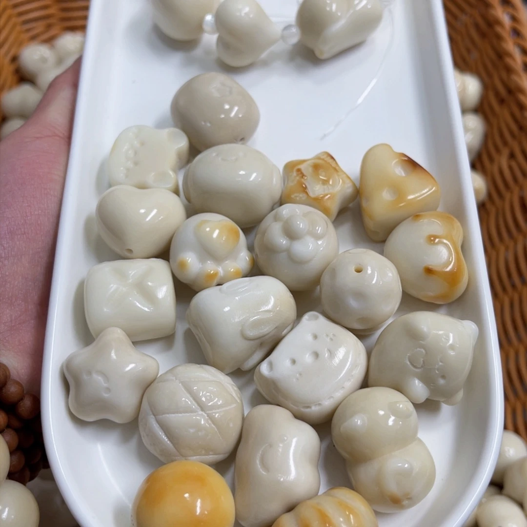 吊坠白玉菩提b15-25mm/5颗象牙果瑕