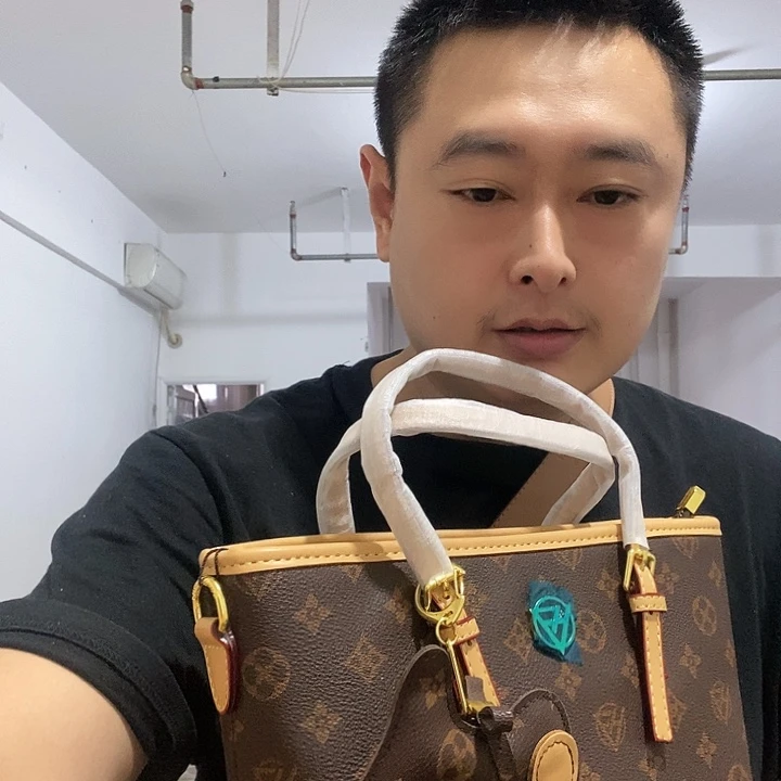 蚕丝羊剖层皮革麂皮（革）山羊皮（革）鳄鱼皮（革）犏牛皮（革）