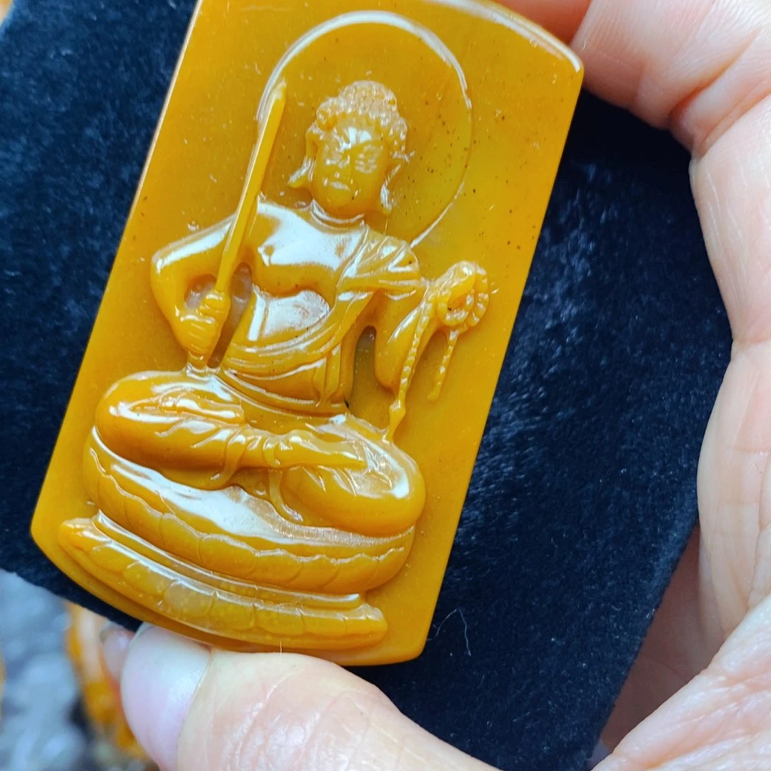 未镶嵌石英质玉（黄龙玉）颈饰