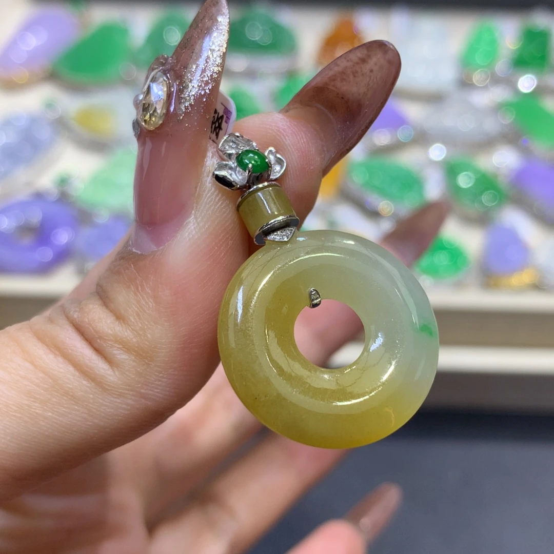 翡翠颈饰18K金镶嵌翡翠