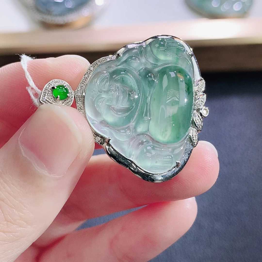 翡翠18K金镶嵌颈饰翡翠