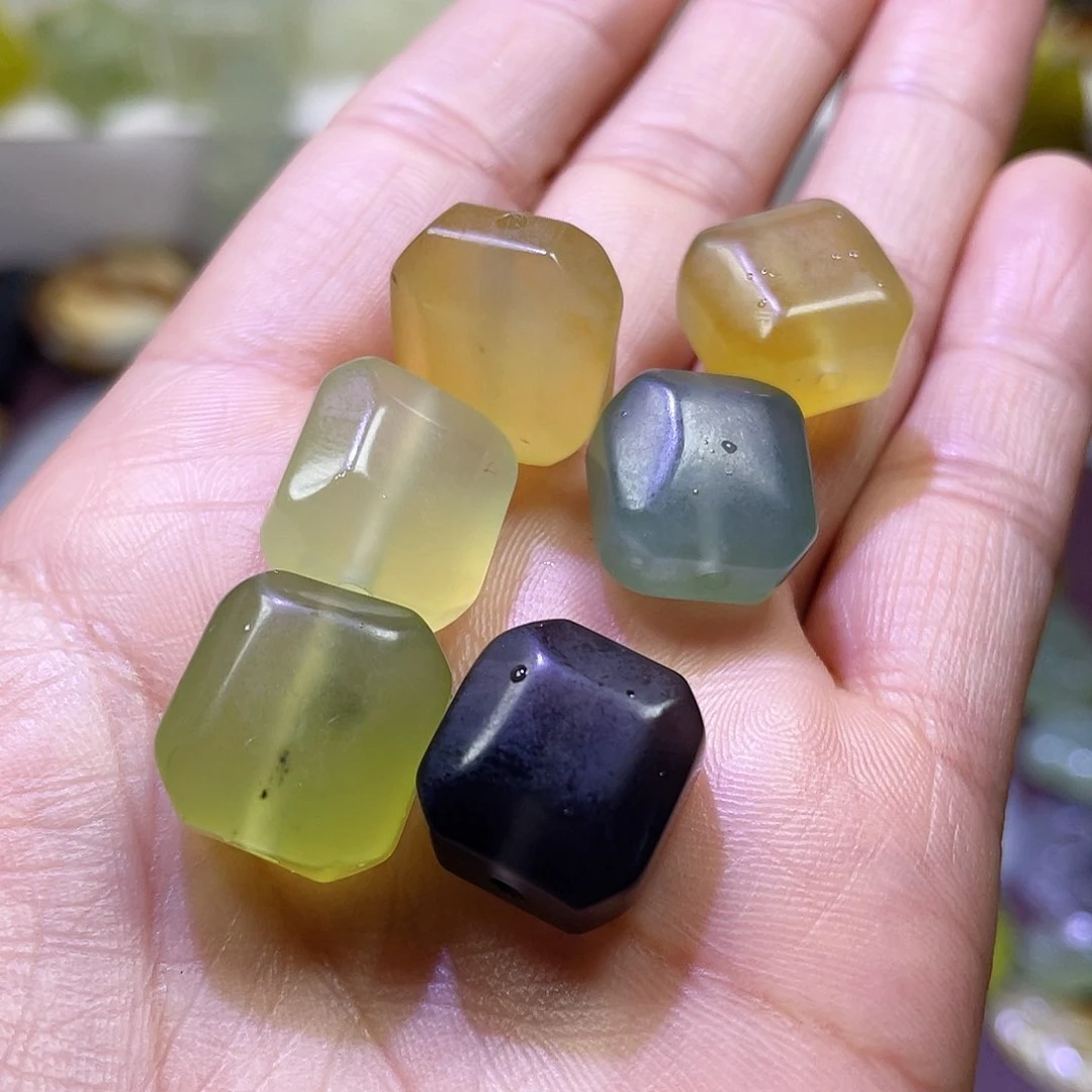 蛇纹石玉颈饰未镶嵌叶*可