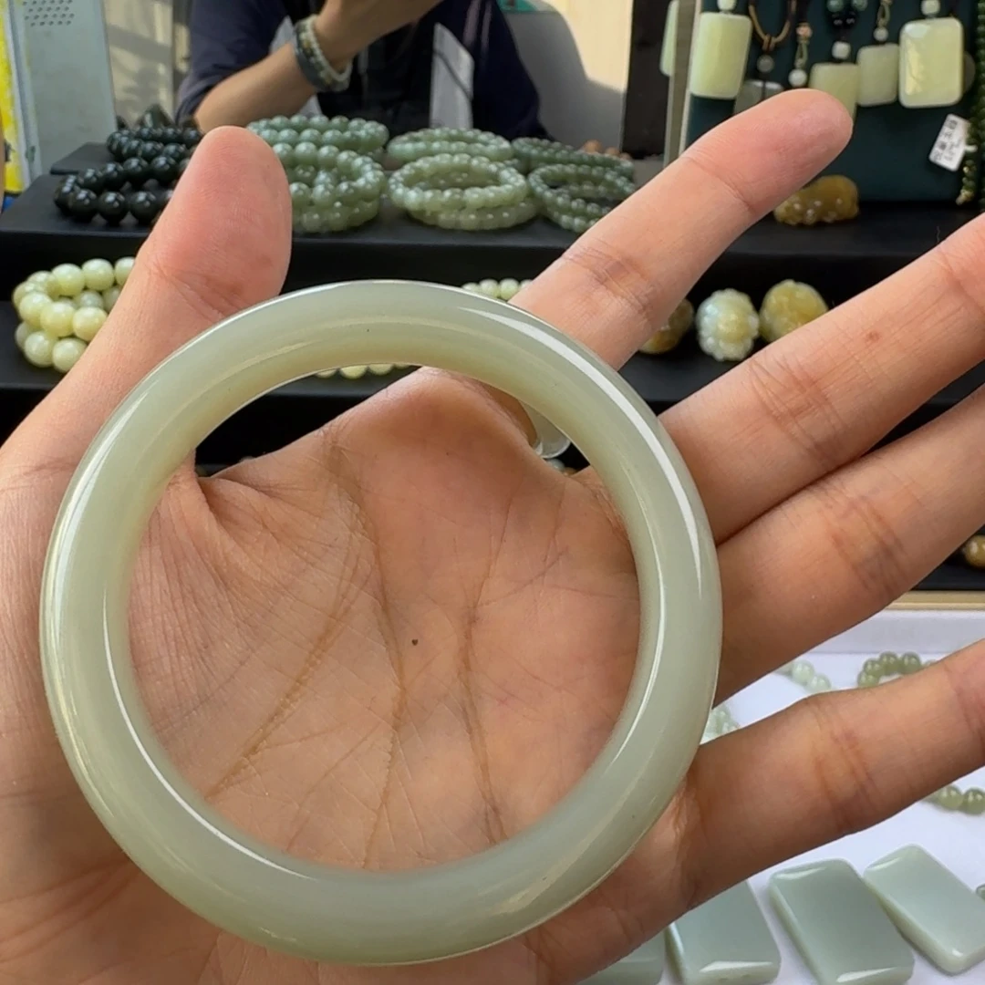 @***后未镶嵌手镯和田玉（糖玉）