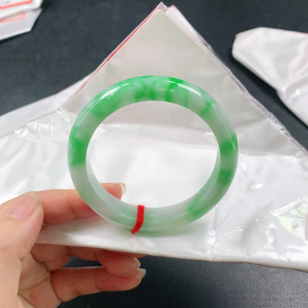 翡翠手镯未镶嵌03。