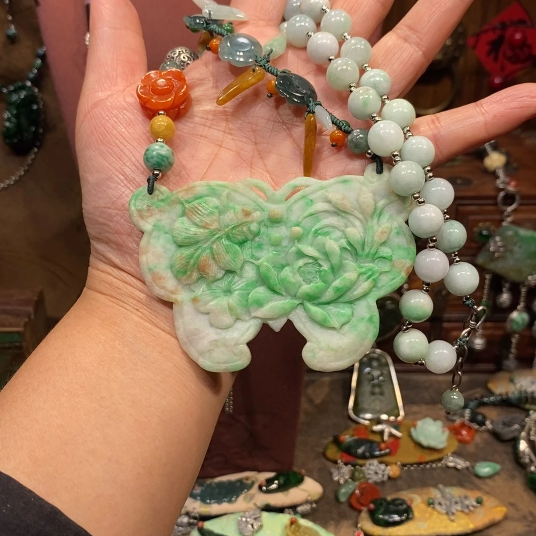 翡翠吊坠(赠链)未镶嵌