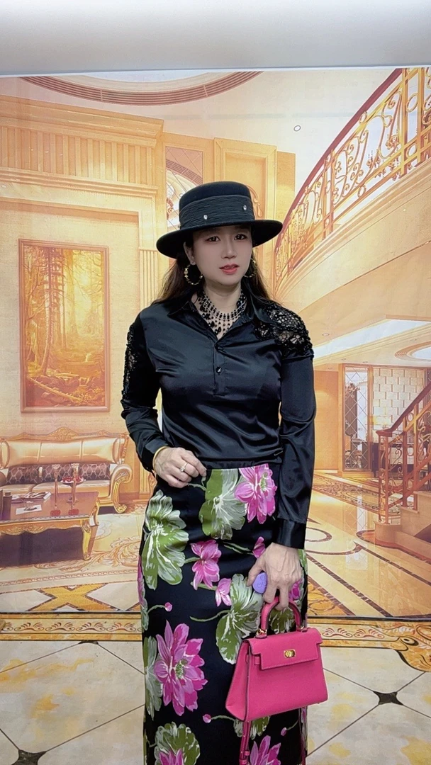 74春秋新品韩版修身显瘦钩花镂空钉珠长袖打底衬衫上衣女