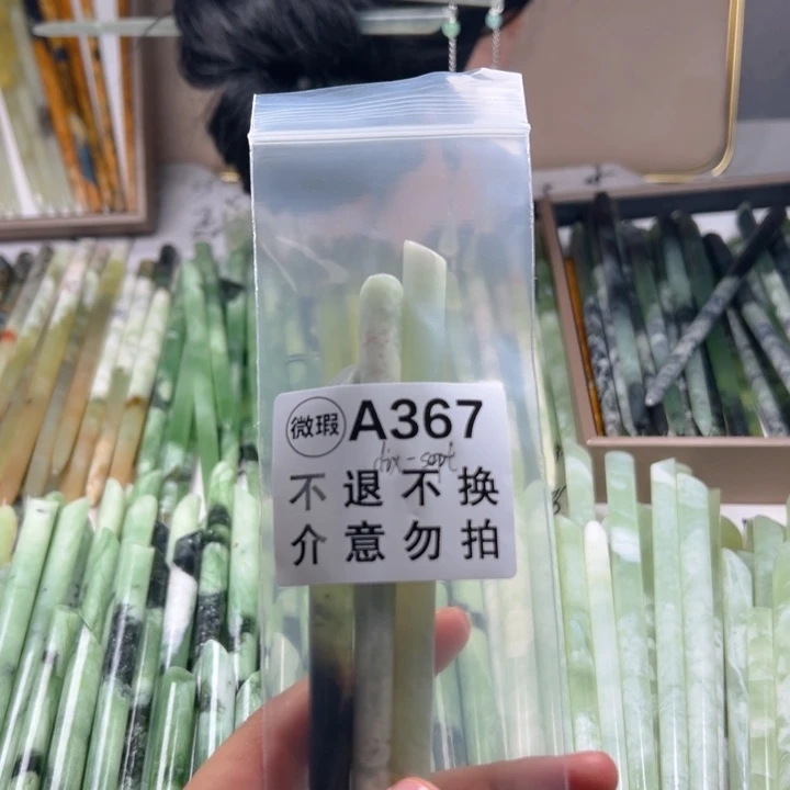 d***.蛇纹石玉未镶嵌颈饰