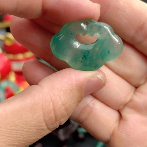 石英质玉颈饰未镶嵌