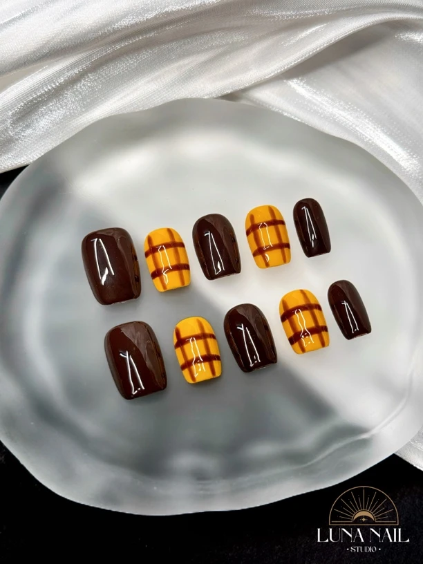 琥珀棋韵｜姜饼童话秋冬风格咖色显白短款纯手工穿戴甲