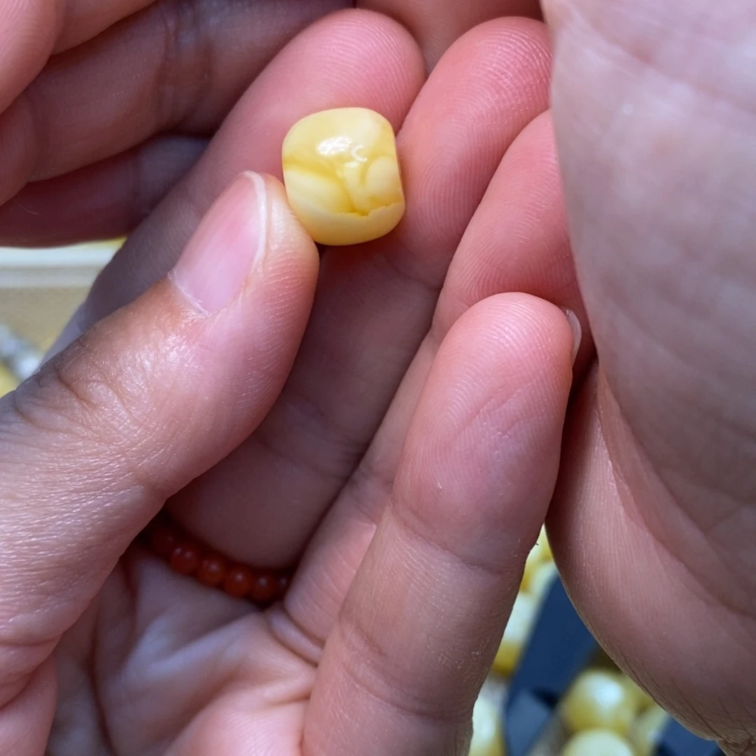 裸石琥珀未镶嵌原矿蜜蜡配珠