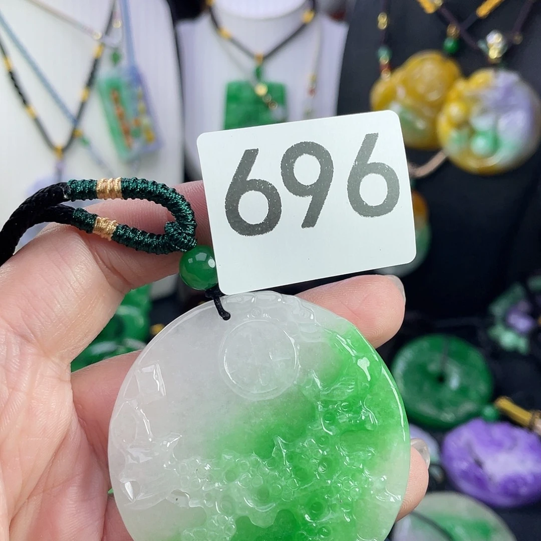 翡翠未镶嵌吊坠(赠链)