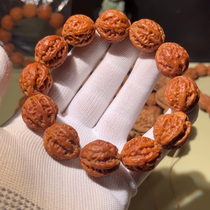 手串文玩核桃…………56