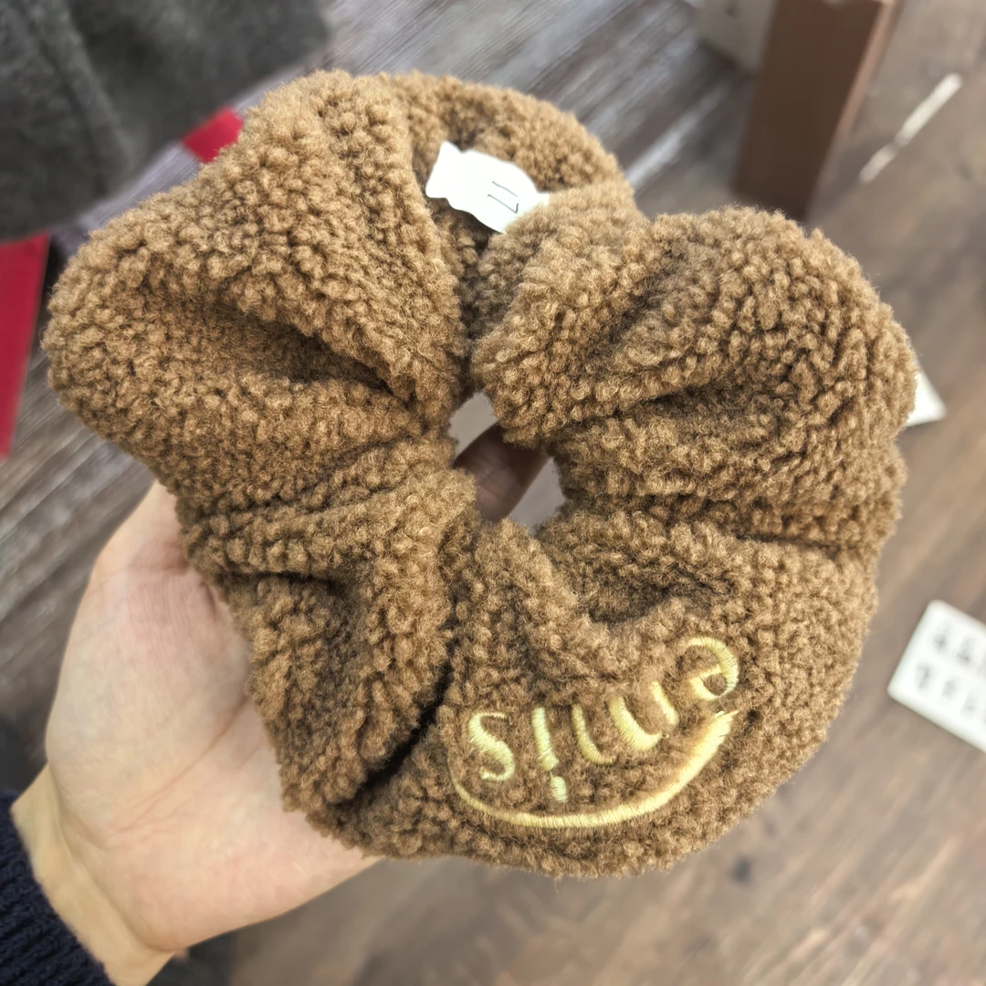 A544咖色毛毛刺绣字母肠圈