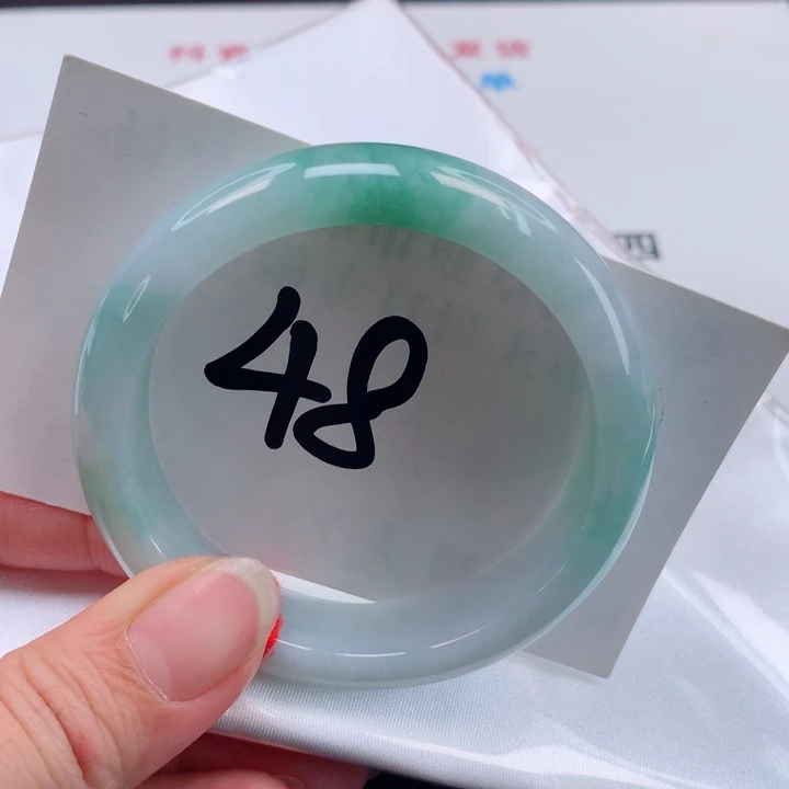 翡翠手镯未镶嵌正