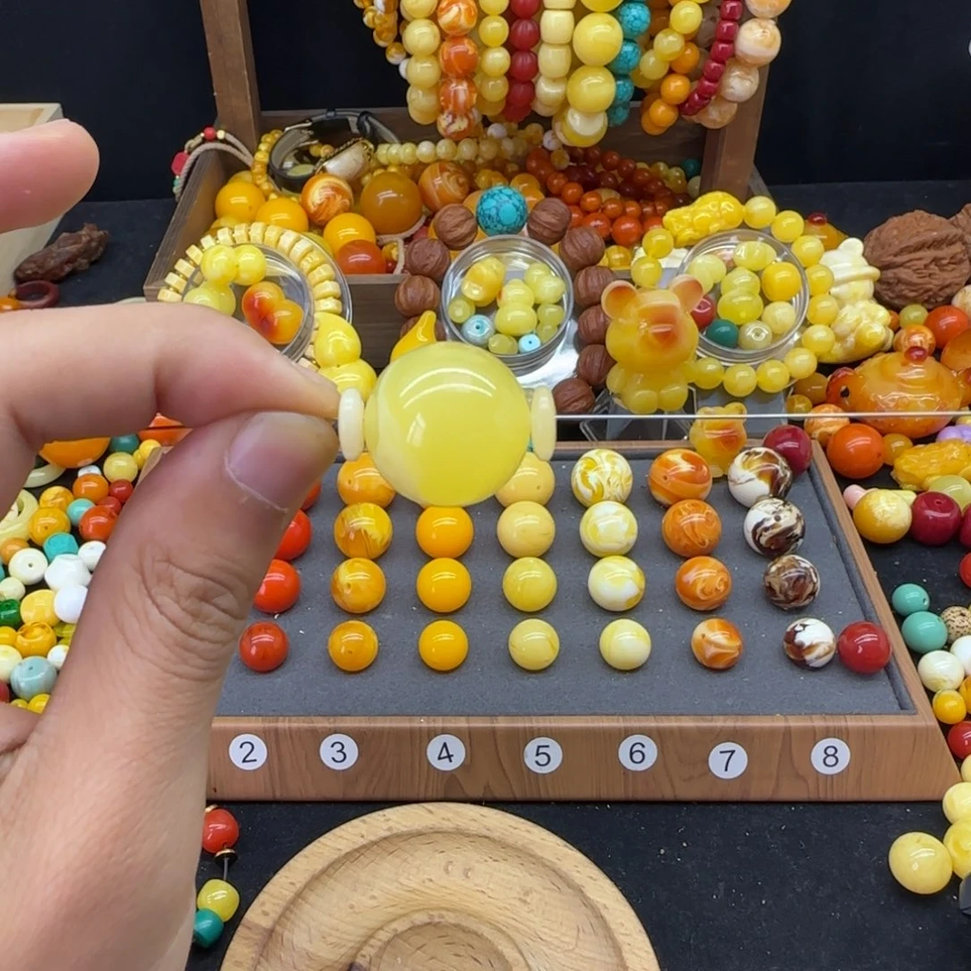 梁***:琥珀未镶嵌颈饰22mm