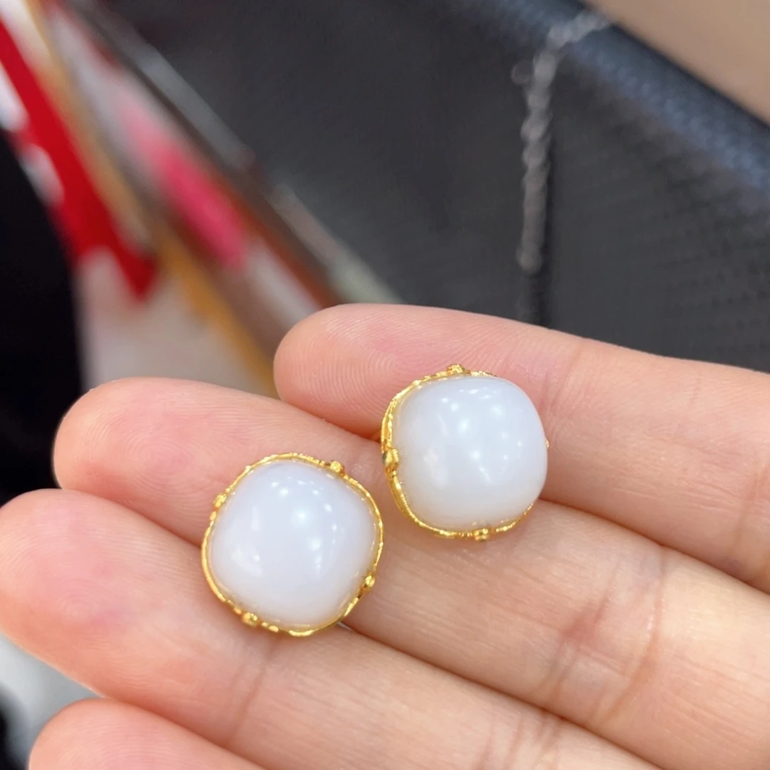 18K金镶嵌和田玉耳饰