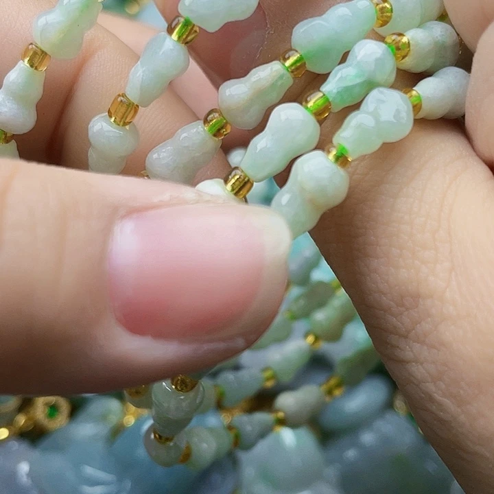 翡翠未镶嵌颈饰好
