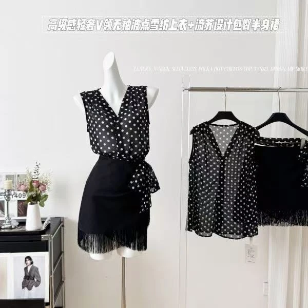 高级感轻奢V领无袖波点雪纺上衣高腰显瘦包臀裙流苏半身裙套装女