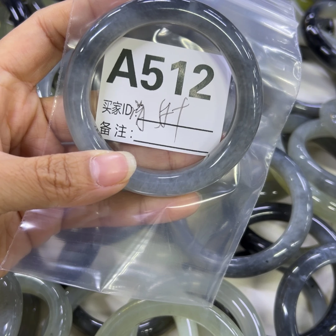 清***荷蛇纹石玉未镶嵌手镯