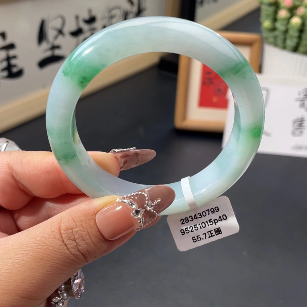 翡翠未镶嵌手镯胶润飘绿花正圈手镯