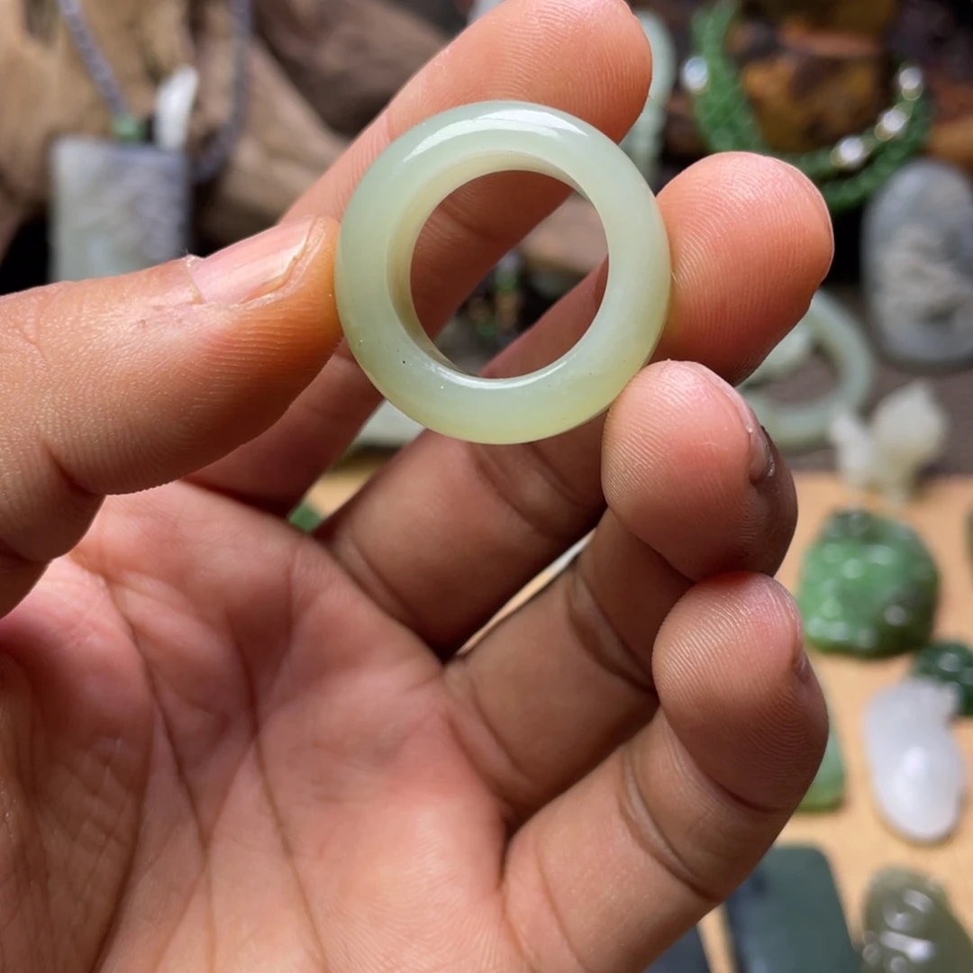 w***a和田玉未镶嵌颈饰